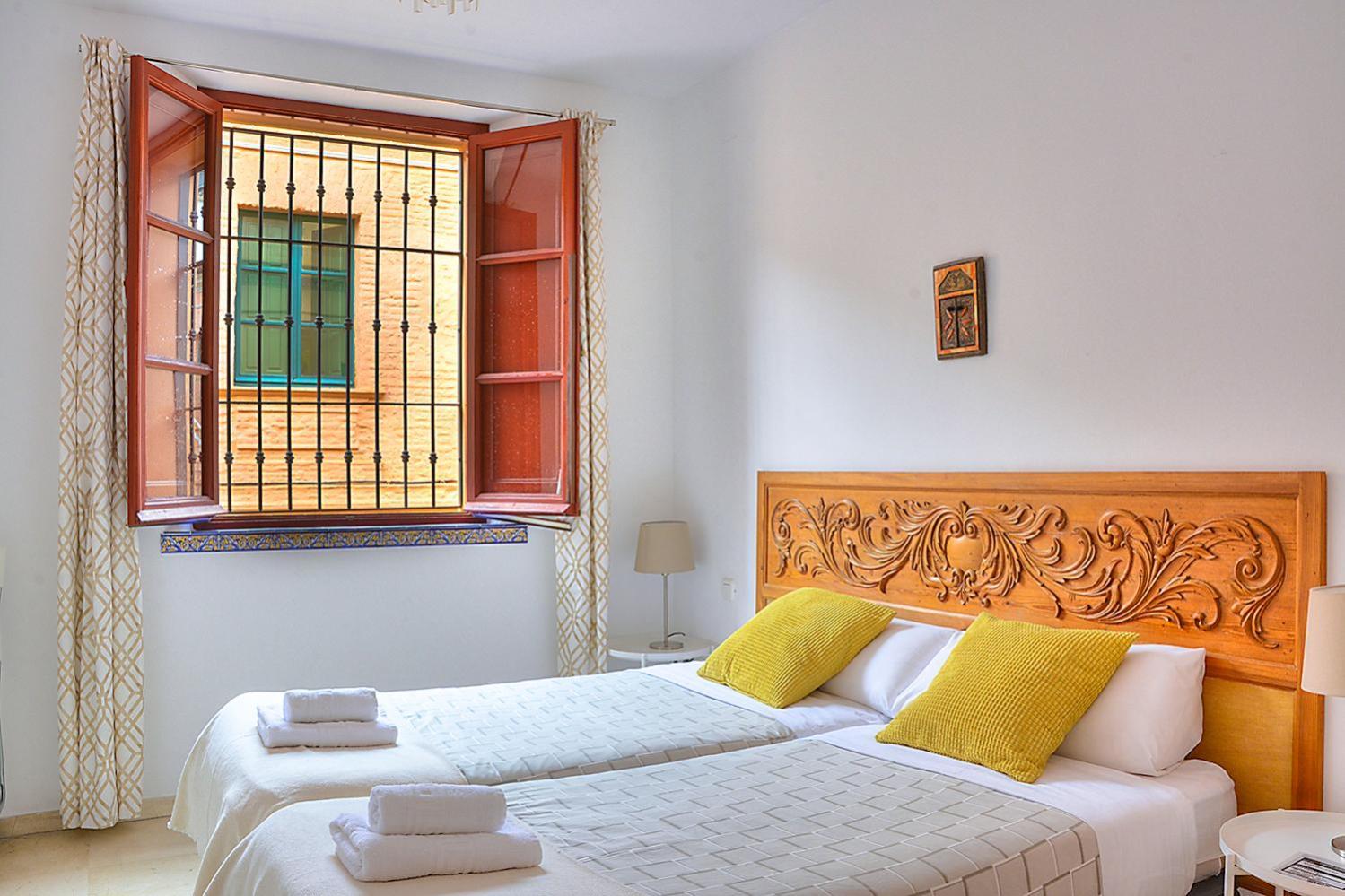 Apartamento Torre De La Plata Seville Exterior photo